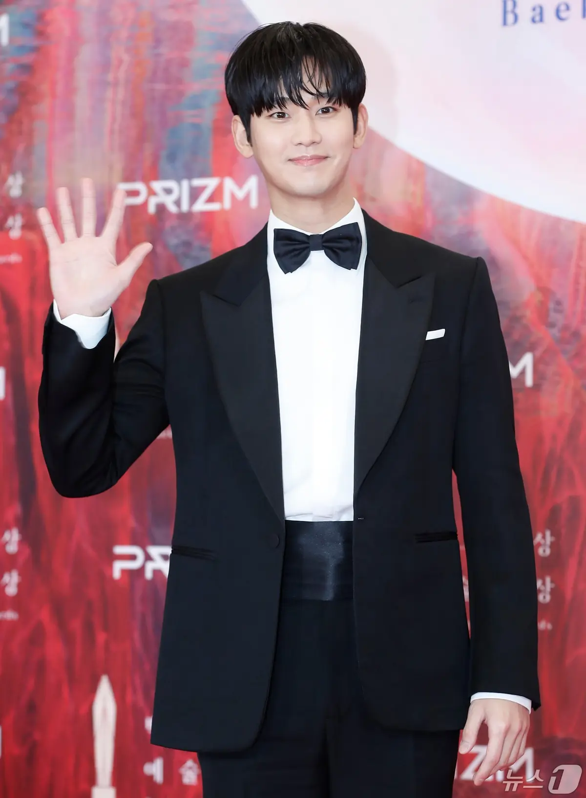 Kim Soo-hyun to film Bench ad July 14, first activity in a year