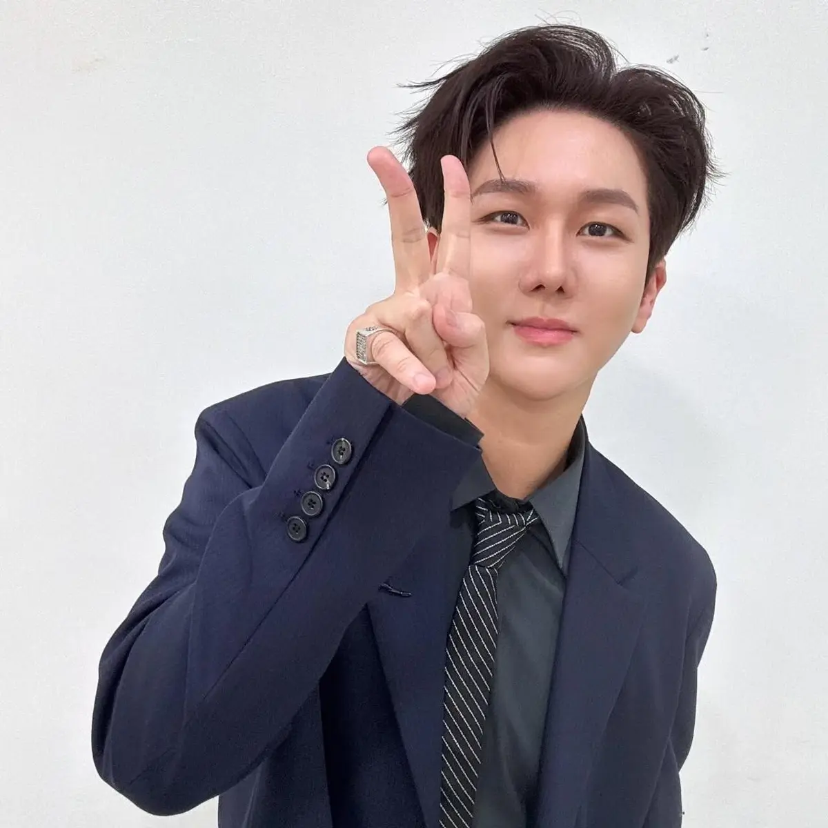 Kim Su-chan's 'Nam-ja-da' nominated for 1st place on MBC ON Trot Champion