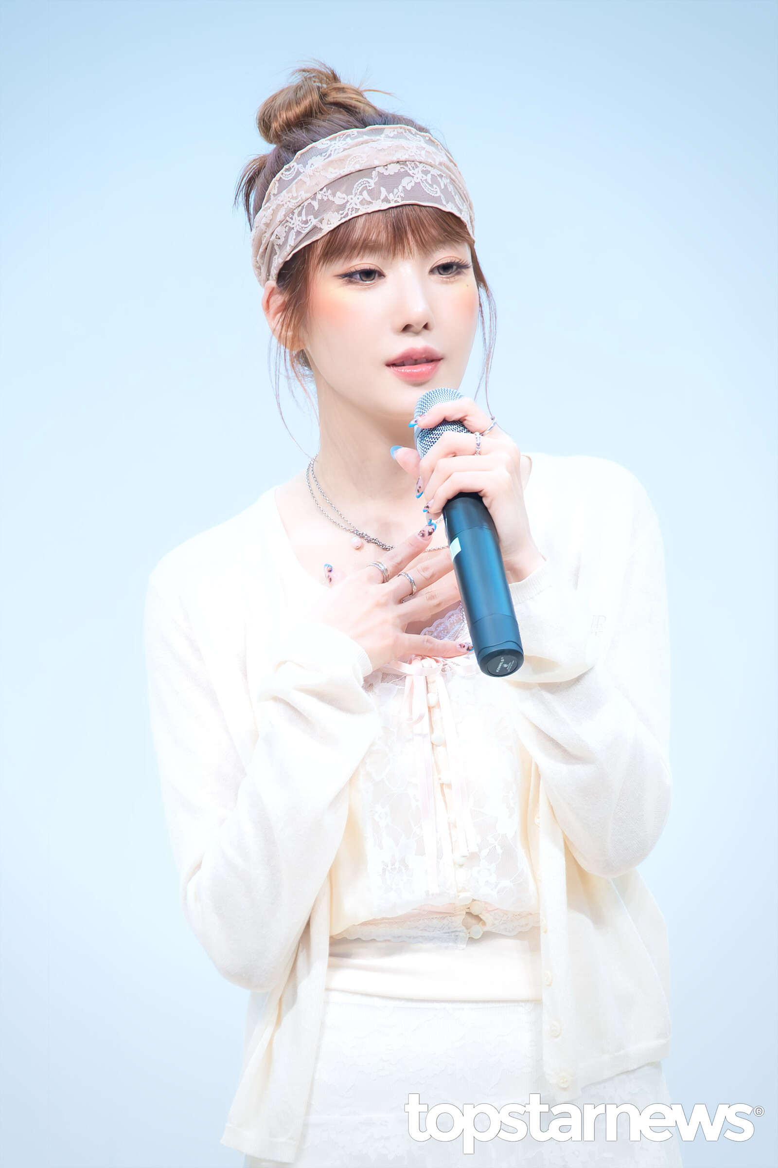 Kwon Eun-bi in car accident, Everline fan signing cancelled; RBW monitoring condition