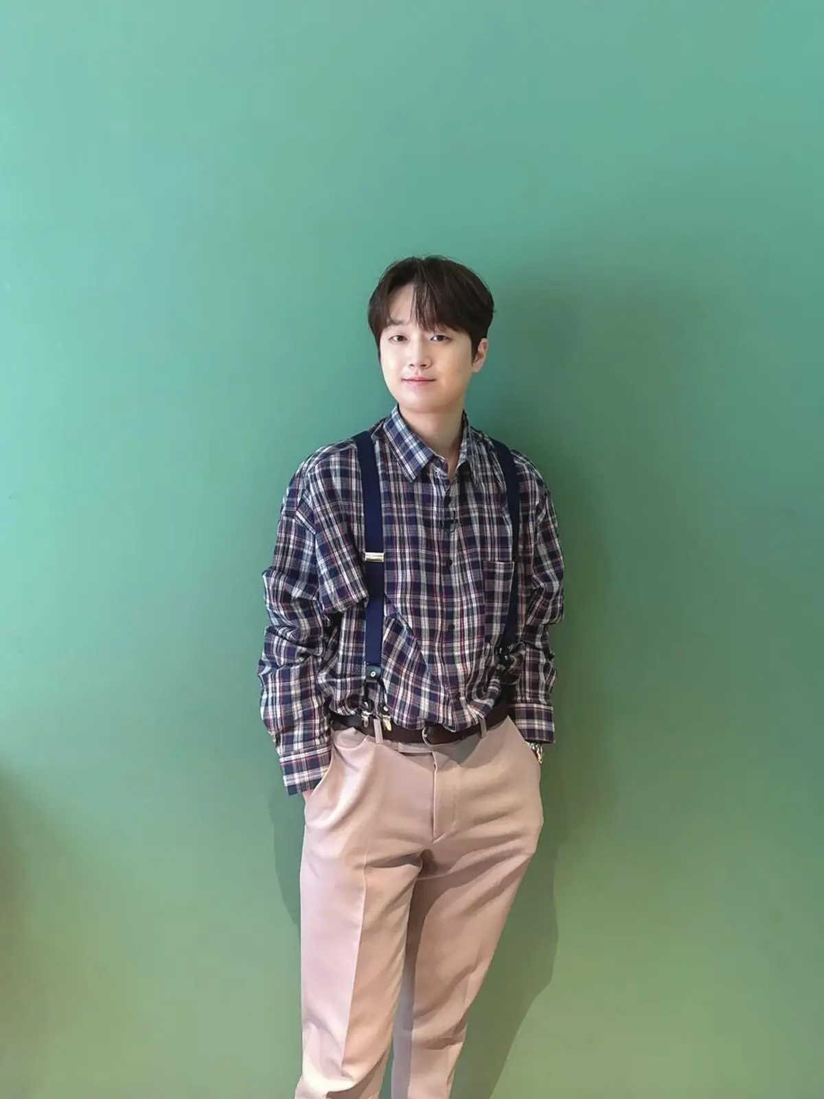 Lee Chan-won previews JTBC appearance, announces December Kintex concert