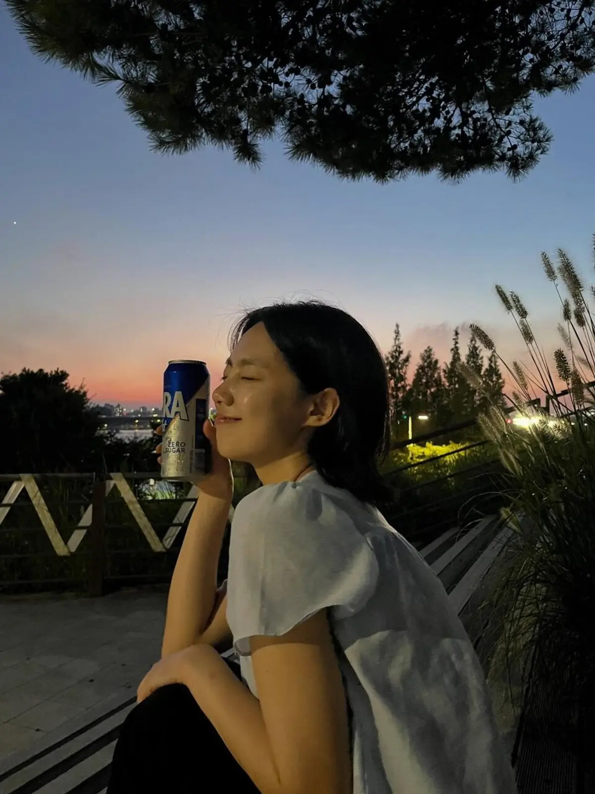 Lee Seo-yeon, 22, shares sunset walk photo — a look at her career so far