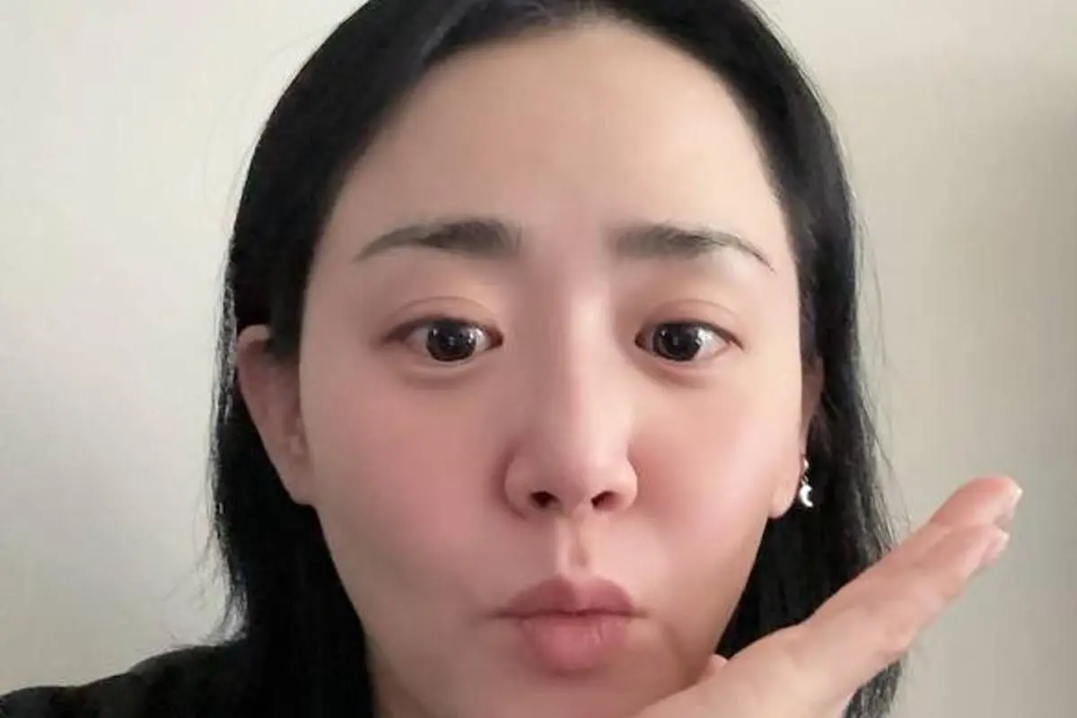 Moon Geun-young, 39, sends first Chuseok greetings as a married woman after July wedding to Jung Pyung