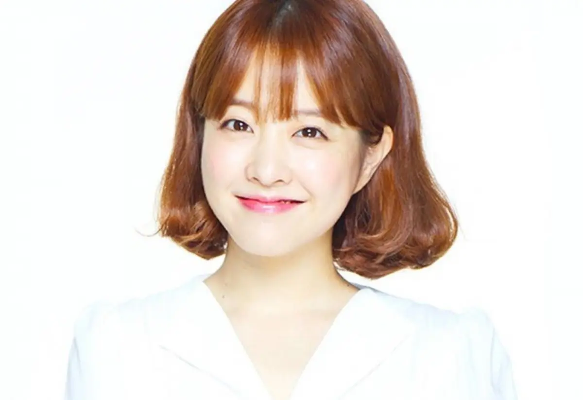 Park Bo-young closes 20th anniversary photo exhibition 'Somewhere in Between,' donates all proceeds