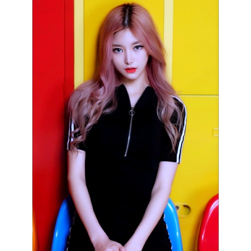 Seol Ha-yoon drops dance trot single '흔들어', performs at Army 12th Division