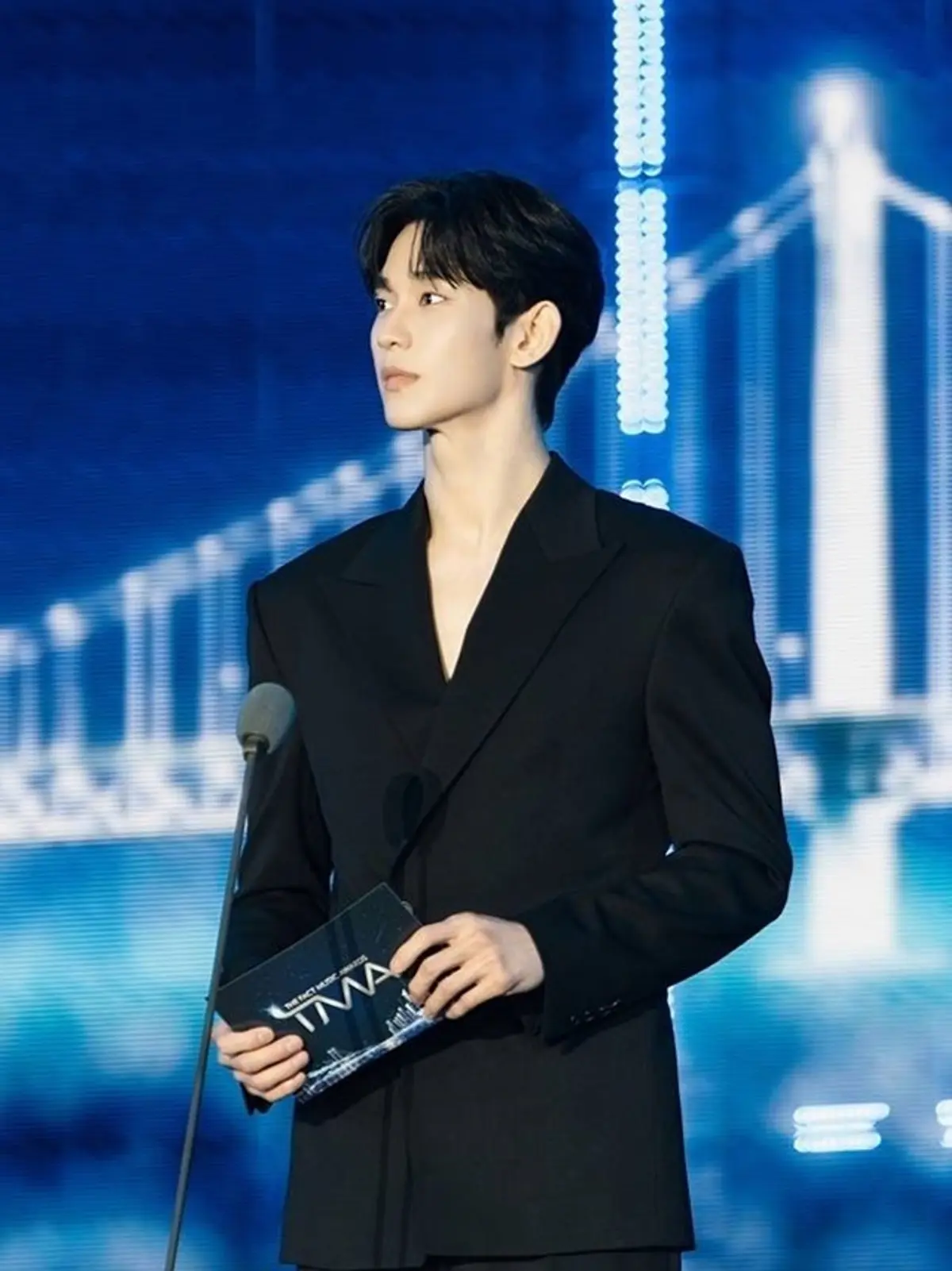 Shim Su-bong controversy grows after public remarks targeting 17-year-old singer Kim Da-hyun
