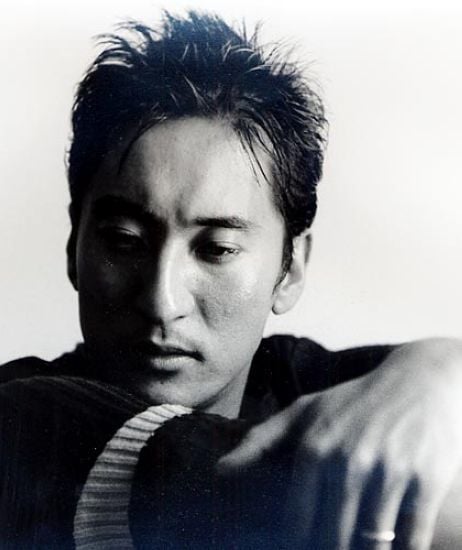 Shin Hyun-joon takes his first dual role in 36 years, appears on TV with wife for the first time