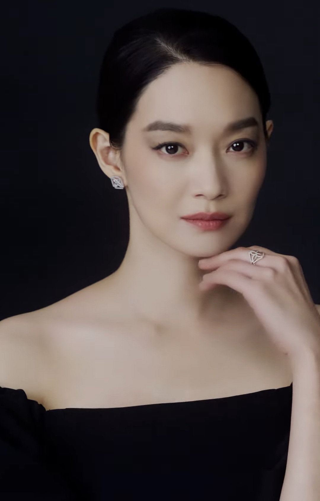 Shin Min-ah's pregnancy rumors resurface after Kim Woo-bin attends her film VIP screening