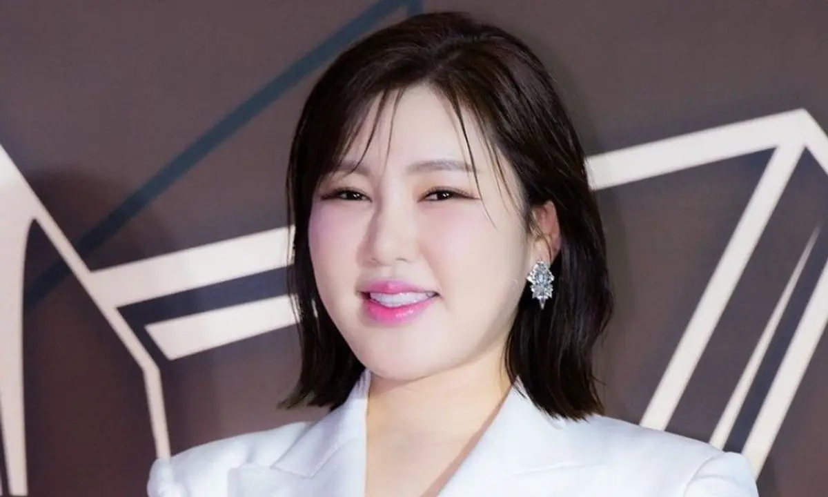 Song Ga-in surprises staff with pocket money and live performance after July 2 comeback