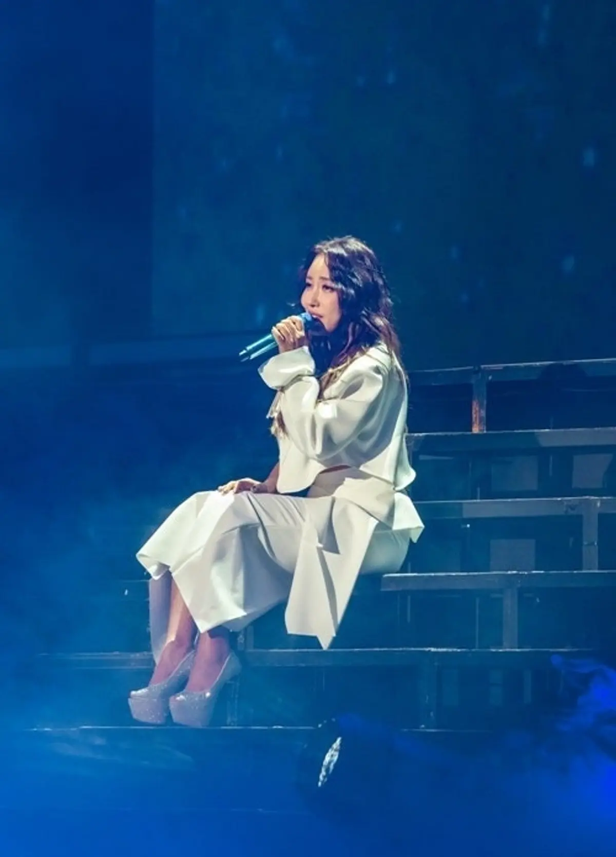Trot Singer Suk Haeng Loses Adultery Damages Suit, Books Solo Concert 13 Days Later