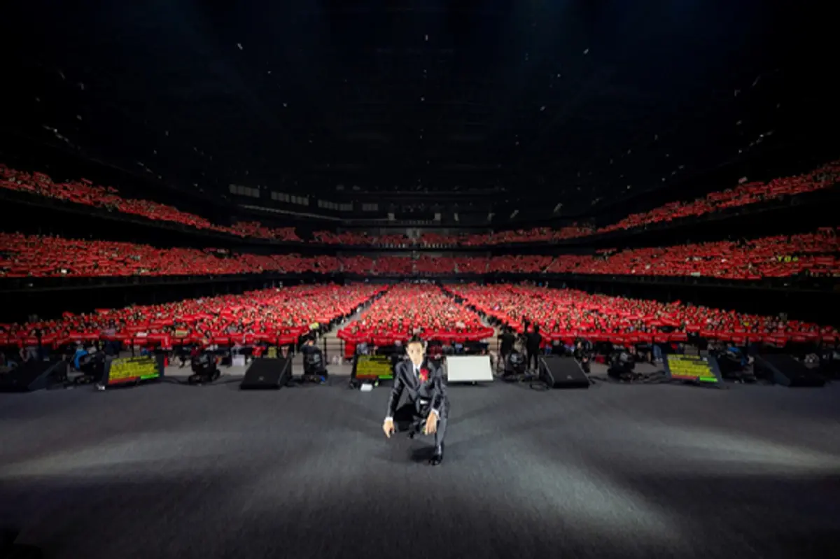 T.O.P holds free 10,000-person fan meeting in Yokohama, global tour starts Aug. 15