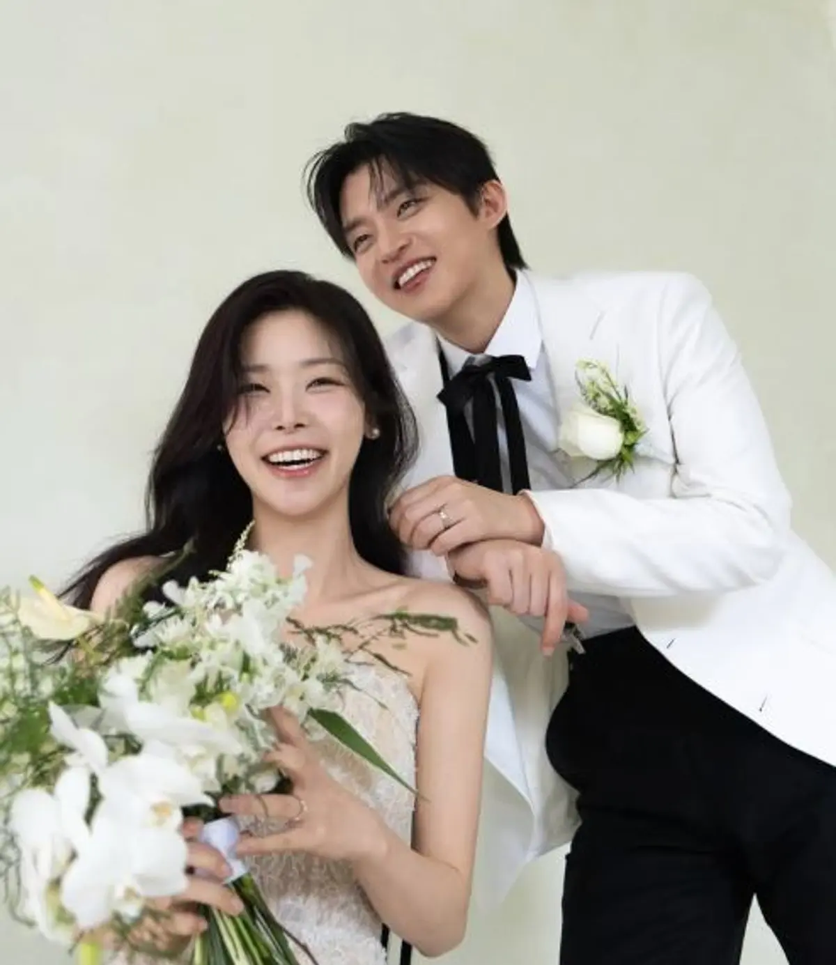 Musical actors Yoon Jae-ho and Seon Yu-ha announce marriage